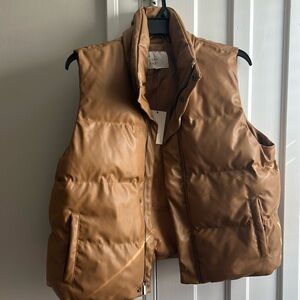 Womans Sleevless Puffer Jacket